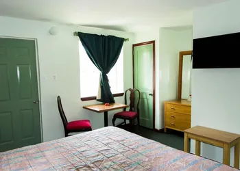 Bay Drive Motel hotel thumbnail 5