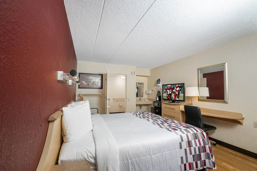 Red Roof Inn Detroit - Roseville/ St Clair Shores hotel detail image 6