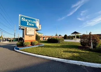 Skyline Inn hotel thumbnail 3