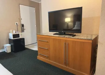 Skyline Inn hotel thumbnail 5