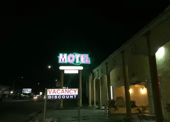 Colonial Pool & Spa Motel hotel thumbnail 2