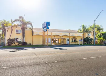 Colonial Pool & Spa Motel hotel thumbnail 4