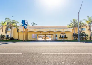 Colonial Pool & Spa Motel hotel thumbnail 5