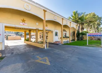 Colonial Pool & Spa Motel hotel thumbnail 6