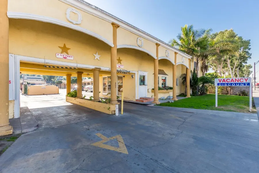 Colonial Pool & Spa Motel hotel detail image 6