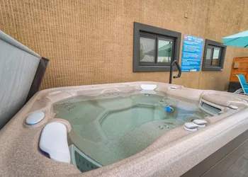 Blue Lakes Inn & Extended Stay hotel thumbnail 7