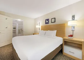 Sonesta ES Suites Charlotte Arrowood hotel thumbnail 6