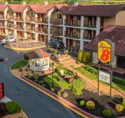 Super 8 by Wyndham Downtown Gatlinburg at Convention Center hotel detail image 3