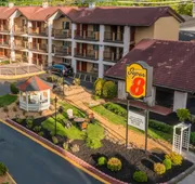 Super 8 by Wyndham Downtown Gatlinburg at Convention Center hotel detail image 4