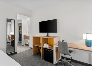 Spark by Hilton Des Plaines Chicago O'Hare hotel thumbnail 5