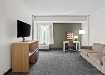 Spark by Hilton Des Plaines Chicago O'Hare hotel thumbnail 7