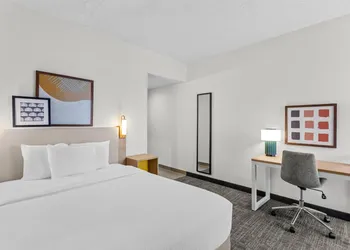 Spark by Hilton Des Plaines Chicago O'Hare hotel thumbnail 8