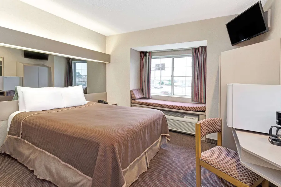 Red Lion Inn & Suites Elk Grove Village hotel detail image 6