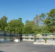 Econo Lodge Conway Central hotel detail image 7