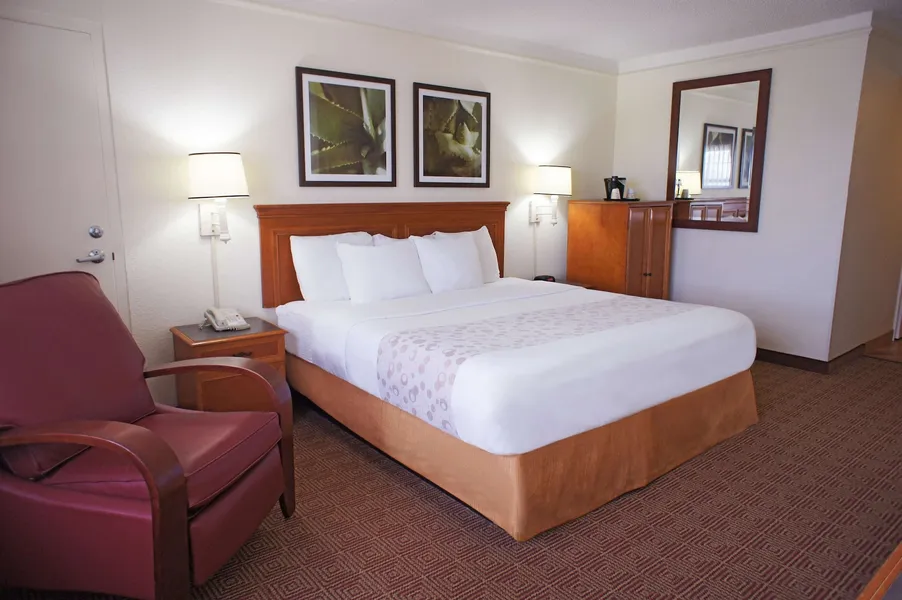 La Quinta Inn & Suites by Wyndham Coral Springs Univ Dr hotel detail image 6
