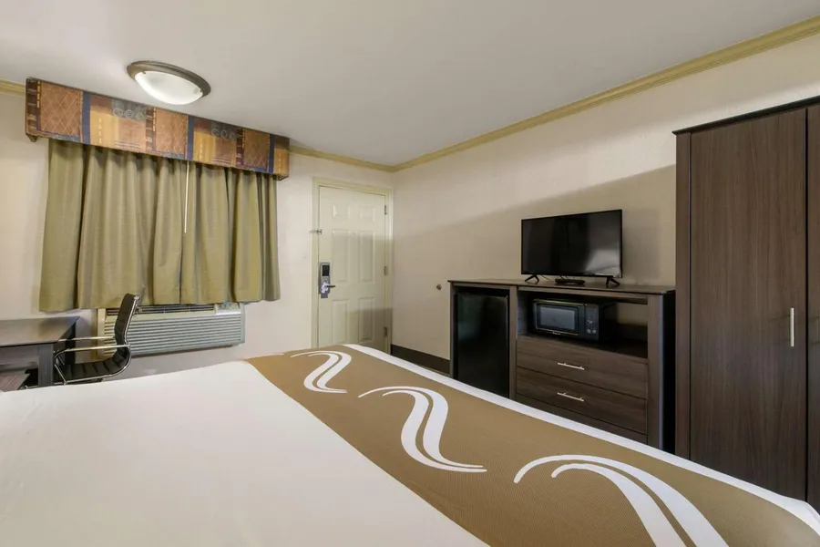 Hibiscus Inn & Suites hotel detail image 6