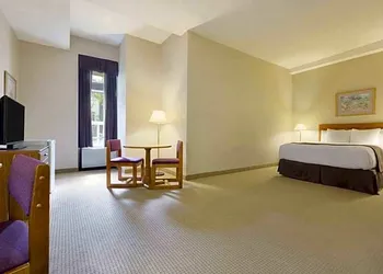 Days Inn by Wyndham Toronto East Beaches hotel thumbnail 6