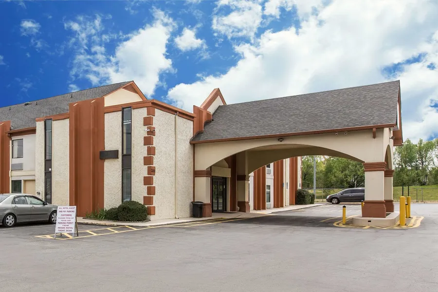 Econo Lodge At Six Flags hotel detail image 2