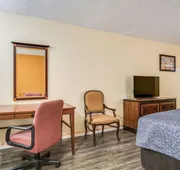 Econo Lodge At Six Flags hotel detail image 4