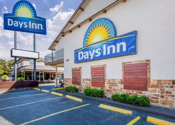 Days Inn By Wyndham Austin/University/Downtown hotel thumbnail 2