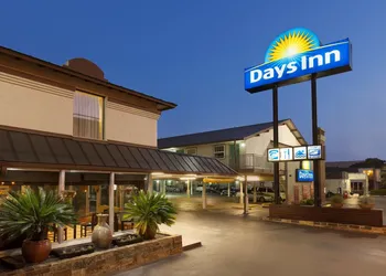 Days Inn By Wyndham Austin/University/Downtown hotel thumbnail 3