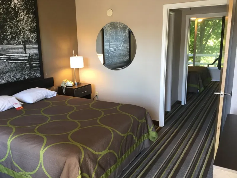 Super 8 by Wyndham Sevierville Riverside hotel detail image 6