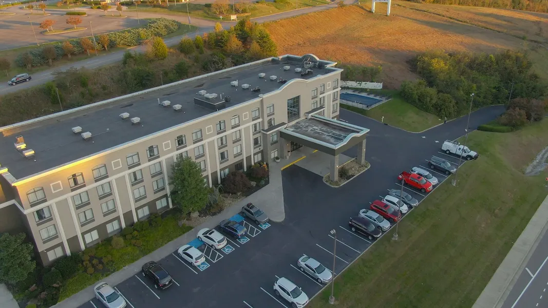 La Quinta Inn & Suites by Wyndham Sevierville / Kodak hotel detail image 2
