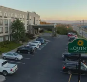 La Quinta Inn & Suites by Wyndham Sevierville / Kodak hotel detail image 4
