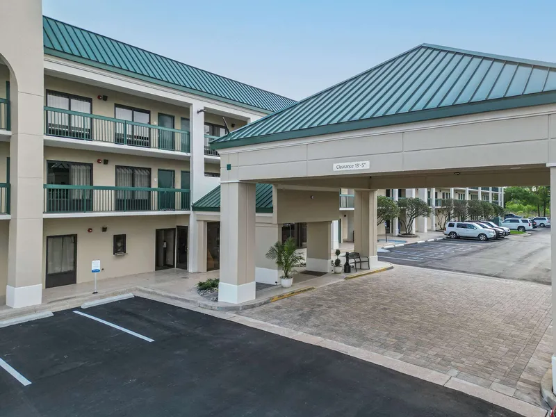 Econo Lodge Inn & Suites Foley - North Gulf Shores hotel detail image 6