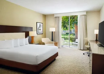 Oakland Airport hotel thumbnail 2