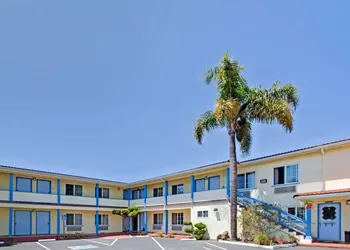 Super 8 by Wyndham Berkeley hotel thumbnail 2