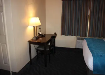 Super 8 by Wyndham Berkeley hotel thumbnail 7