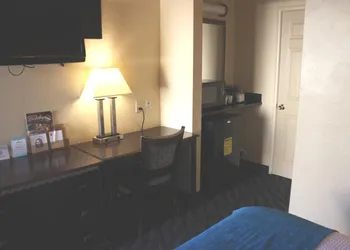 Super 8 by Wyndham Berkeley hotel thumbnail 8