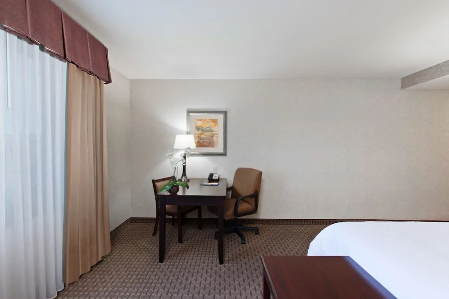 Hampton Inn & Suites Oakland Airport-Alameda hotel detail image 6