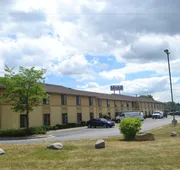 Super 8 by Wyndham Germantown/Milwaukee hotel detail image 3