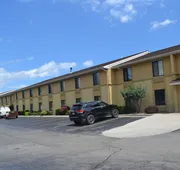 Super 8 by Wyndham Germantown/Milwaukee hotel detail image 4