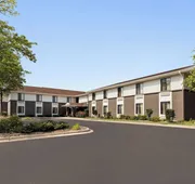 Super 8 by Wyndham Germantown/Milwaukee hotel detail image 7