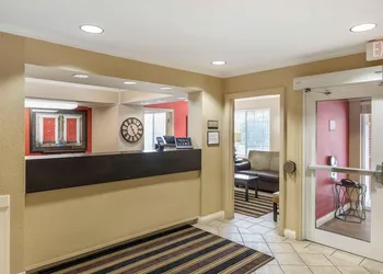 Studio 6 Extended Stay Milwaukee Brookfield WI hotel thumbnail 3