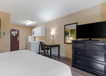 Studio 6 Extended Stay Milwaukee Brookfield WI hotel thumbnail 4