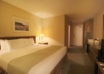 Howard Johnson Hotel by Wyndham Victoria hotel thumbnail 3