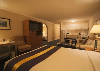 Howard Johnson Hotel by Wyndham Victoria hotel thumbnail 8