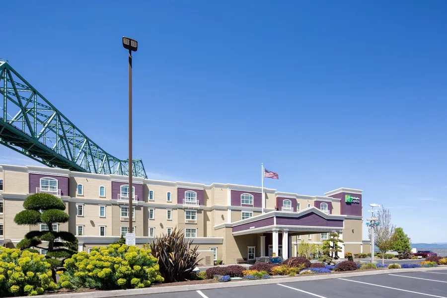 Holiday Inn Express & Suites Astoria by IHG hotel detail image 2