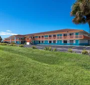 Howard Johnson by Wyndham Vero Beach/I-95 hotel detail image 3