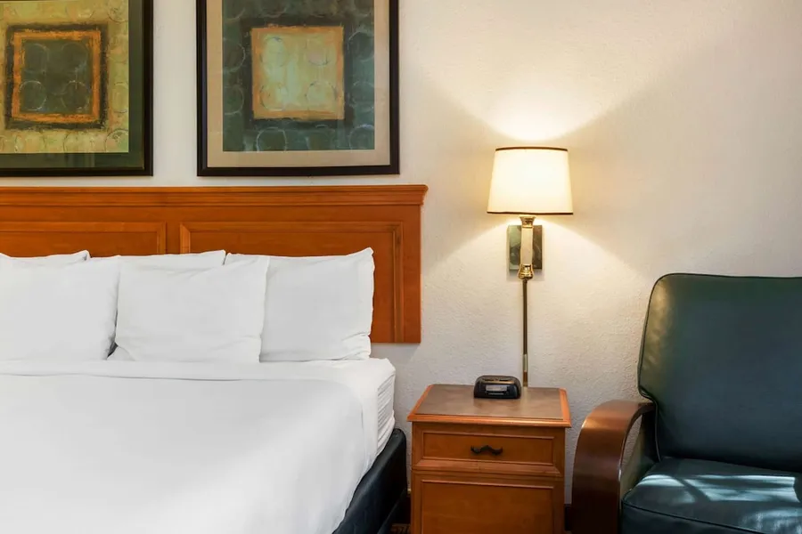 La Quinta Inn & Suites by Wyndham Bossier City hotel detail image 6