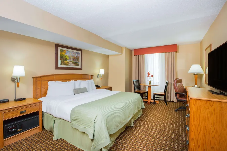 Ramada Tropics Resort & Conf Center by Wyndham Des Moines hotel detail image 6