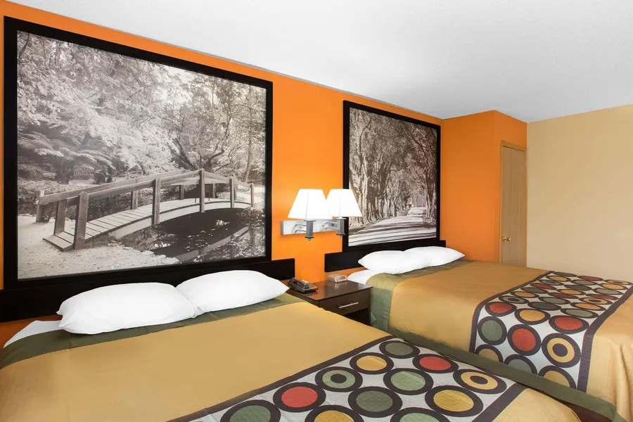 Super 8 by Wyndham Clive IA hotel detail image 2