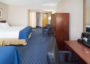 Holiday Inn Express Des Moines-At Drake University, an IHG Hotel hotel thumbnail 8