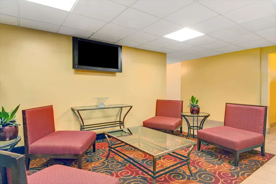 Super 8 by Wyndham Stamford/New York City Area hotel detail image 2