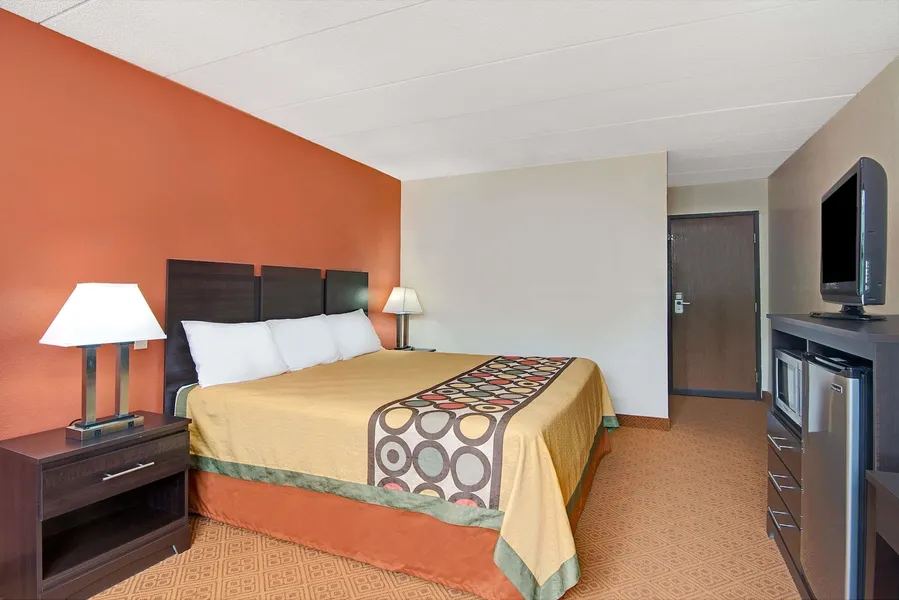 Super 8 by Wyndham Stamford/New York City Area hotel detail image 6