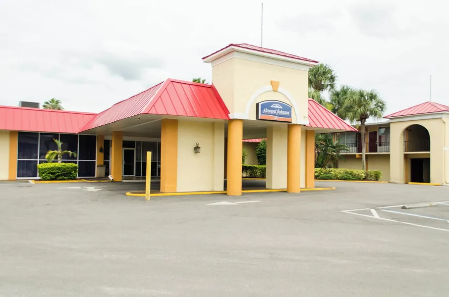 Howard Johnson by Wyndham Lakeland hotel detail image 2